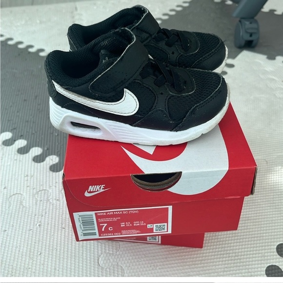 Nike Black and White Sneakers - Picture 1 of 3